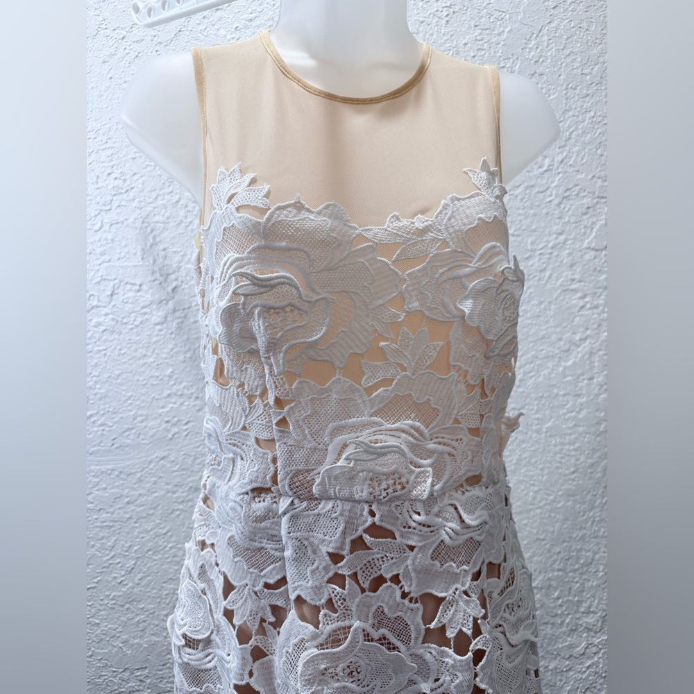Elegant White Floral Lace Dress - Picture 7 of 10